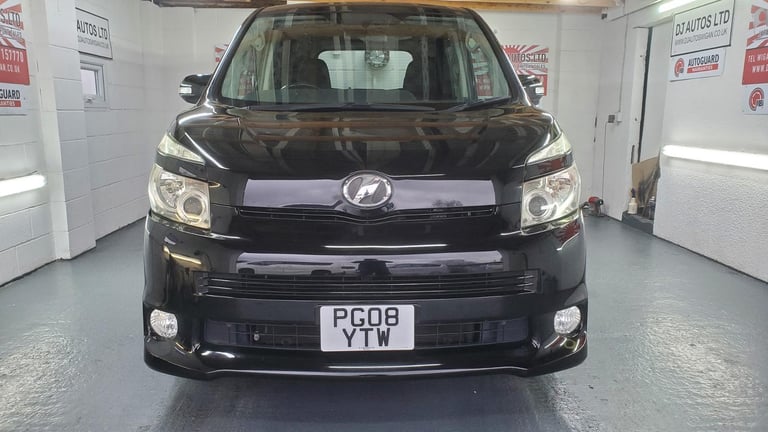 Toyota voxy/noah 2.0 automatic 4 x new tyres 8 seater japanese import 08