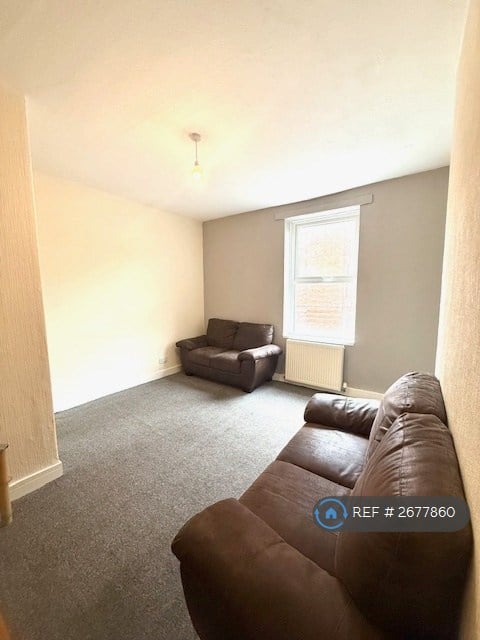 2 bedroom flat in Egerton Court, Barrow-In-Furness, LA14 (2 bed) (#2677860)