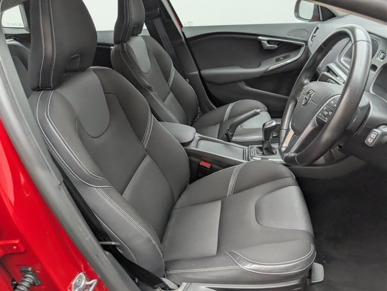 2017 Volvo V40 2.0 T2 Momentum Nav Plus Hatchback 5dr Petrol Manual Euro 6 (s/s) (122 ps)  HATCHB...