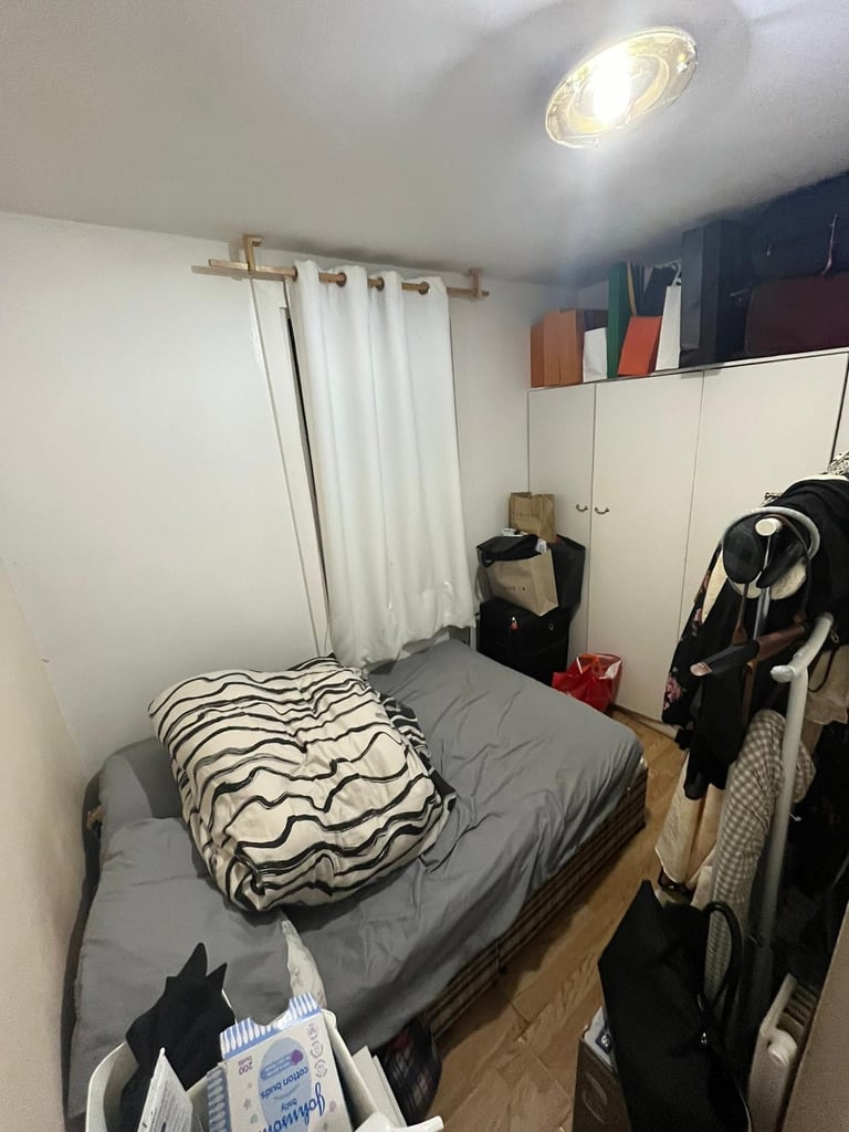 Studio flat in Cathles Road, London, SW12