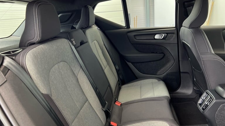 2022 Volvo XC40 Core, B3 mild hybrid, Petrol (Apple CarPlay, Power Tailgate, Google Nav) Estate P...