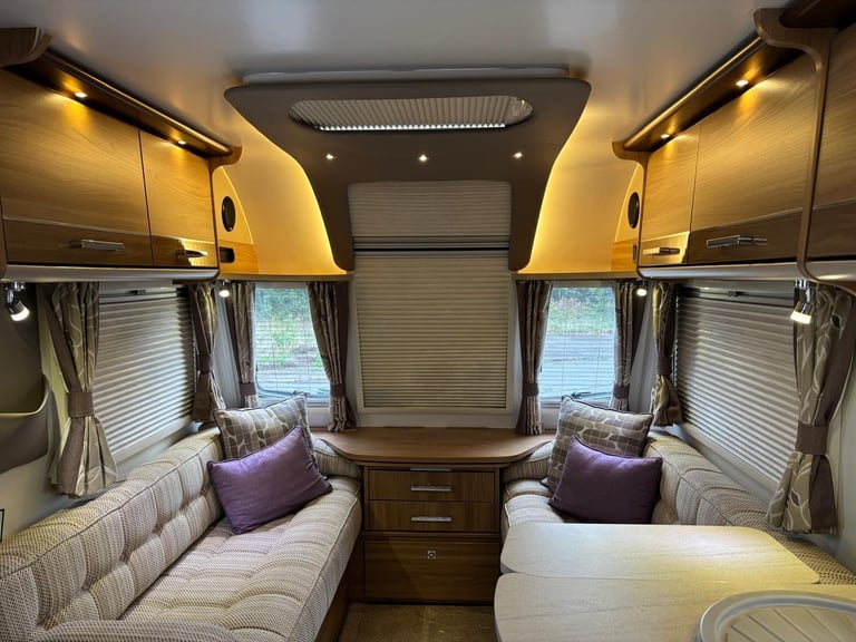 2017 BAILEY UNICORN VALENCIA, 4 BERTH CARAVAN ALDE, A/C, WITH A FIXED BED