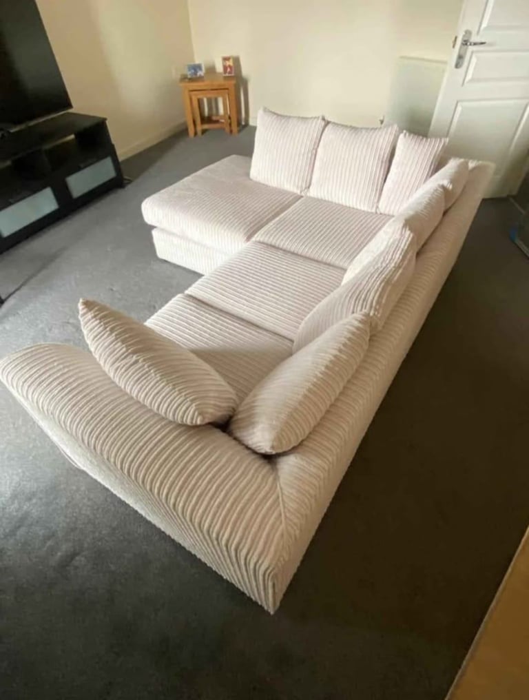 Brand New lovely 4 seater corner sofa available cash on delivery
