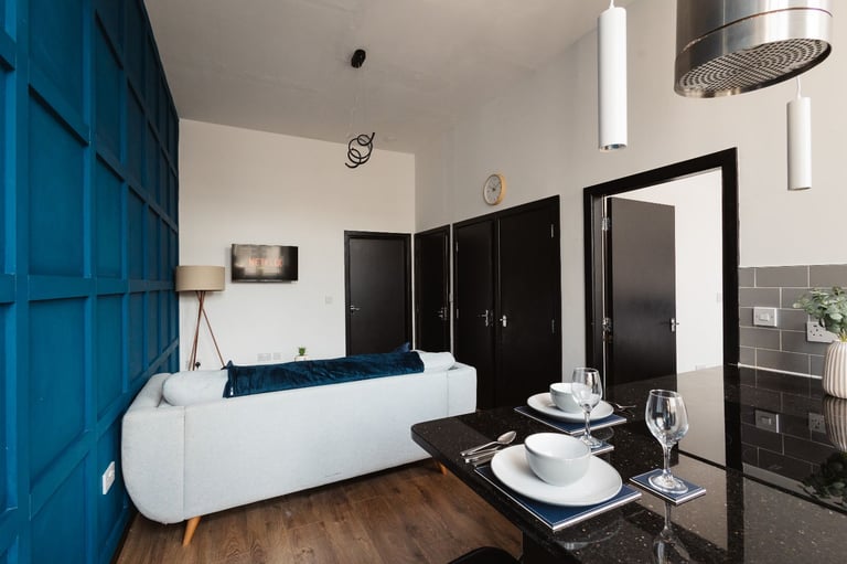 Short Term Let in Warrington | Town Centre | Parking