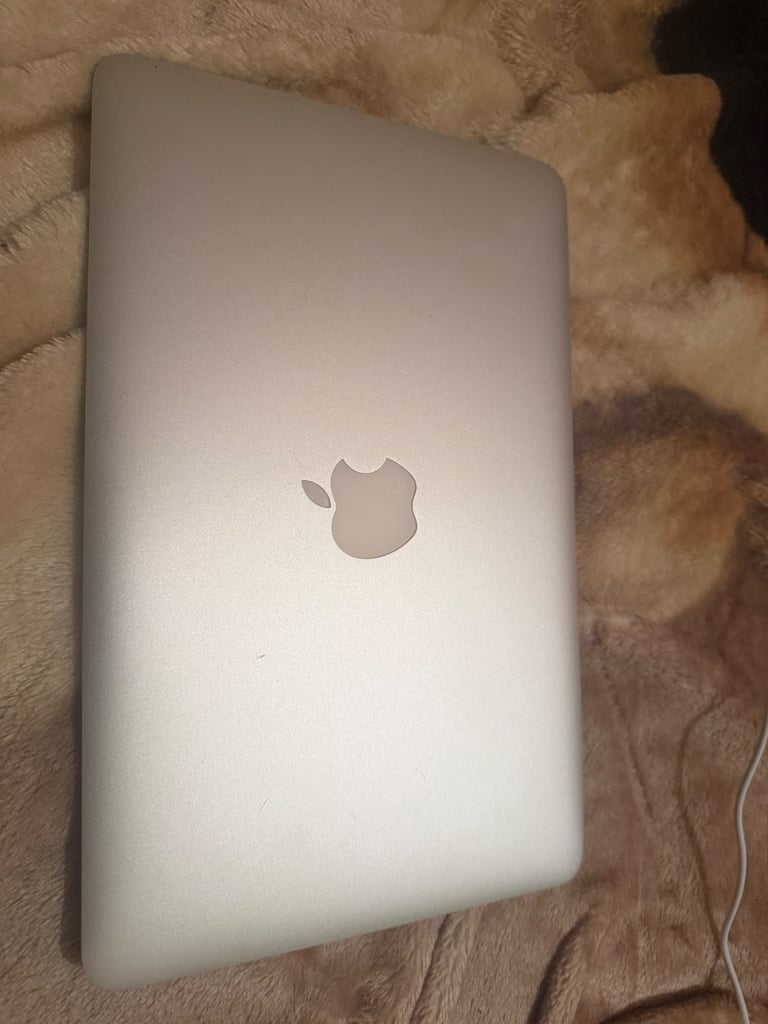 MacBook Air (11-inch, Early 2015)
