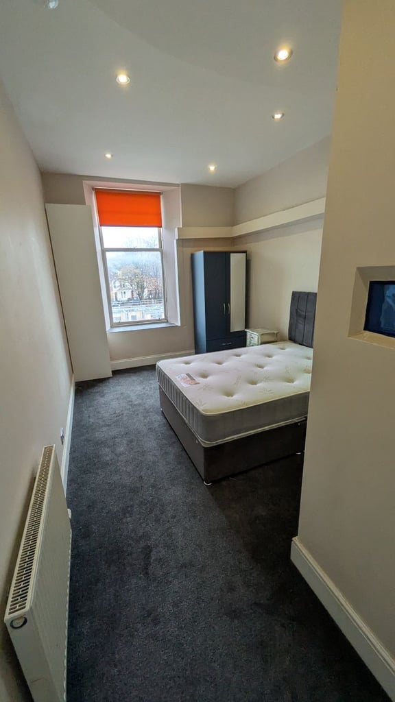 Room for rent in 4 bedroom HMO on Great Western Road