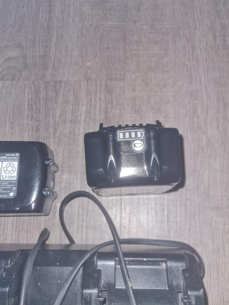 Makita double charger & batteries 