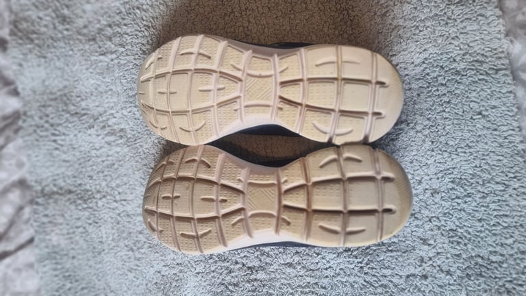 Skechers uk4 uber lightweight memory foam navy trainers, almost teo tone design 