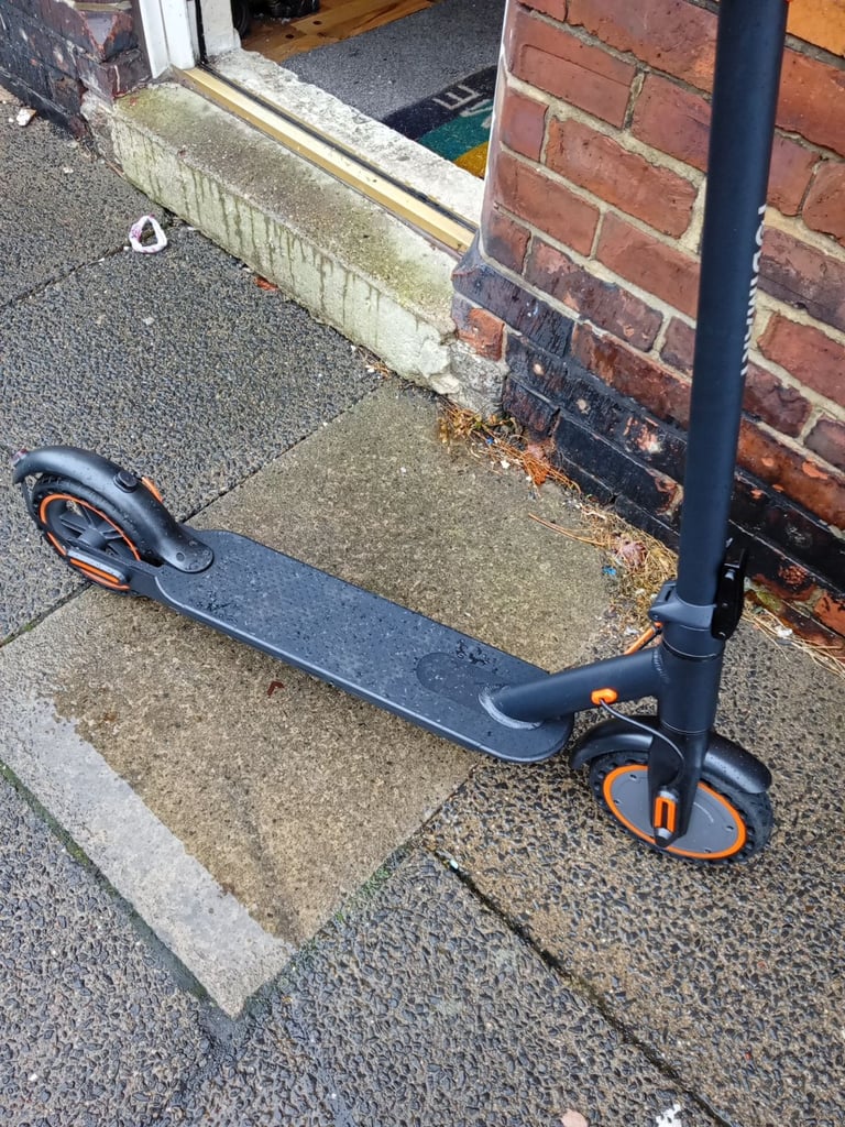 Electric scooter 