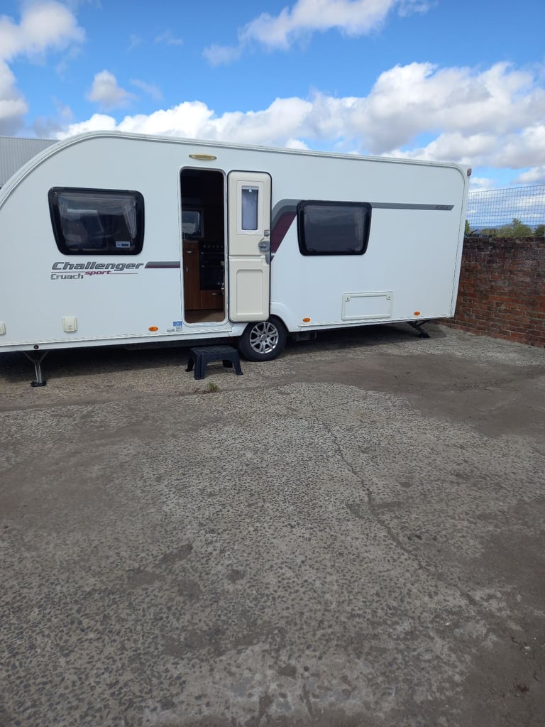 Swift challenger sport cruach fixed bed excellent condition 