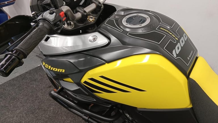 SUZUKI DL1000 ** 12 MONTH MOT - DELKEVIC EXHAUST - CRASH BARS ** 