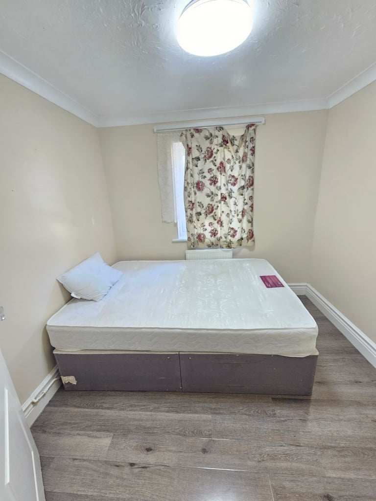 3 Bedroom Luxury Flat, With 1 bath, 1 Shower Available to Rent In North Thamesmead, London