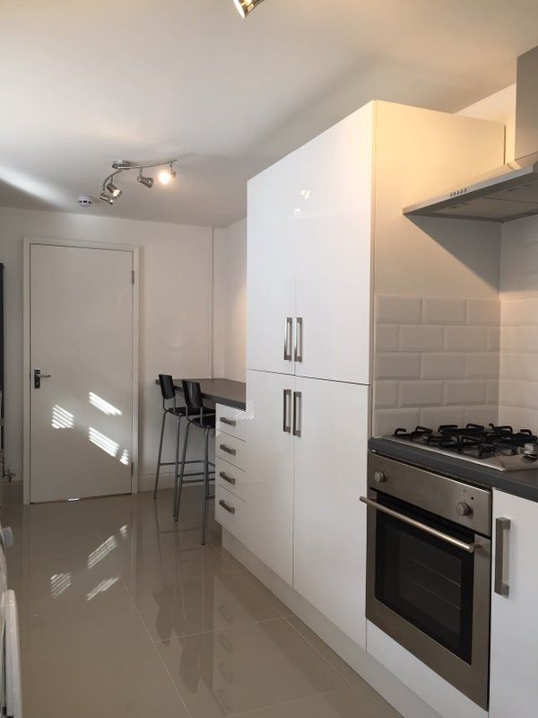 ☀️ Shared Room ✅ Furnished Space