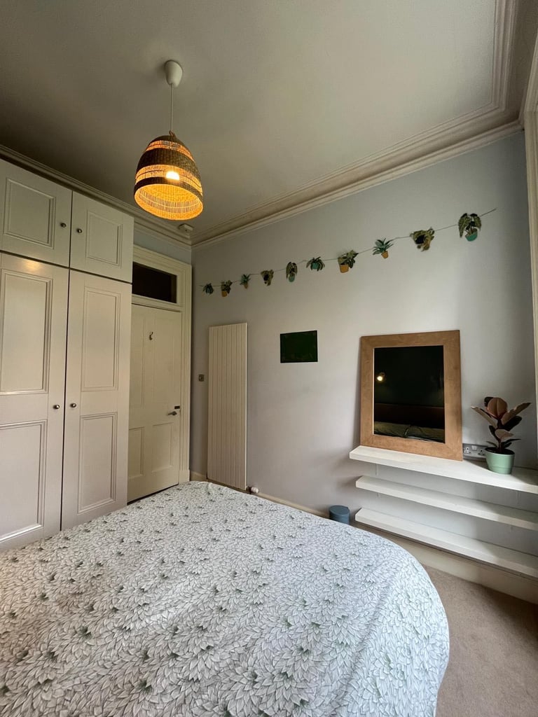 Beautiful Room Available Near Marchmont and Meadows! 