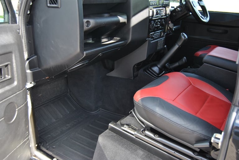 2015 Land Rover Defender XS Station Wagon TDCi [2.2] WINDOW VAN DIESEL Manual