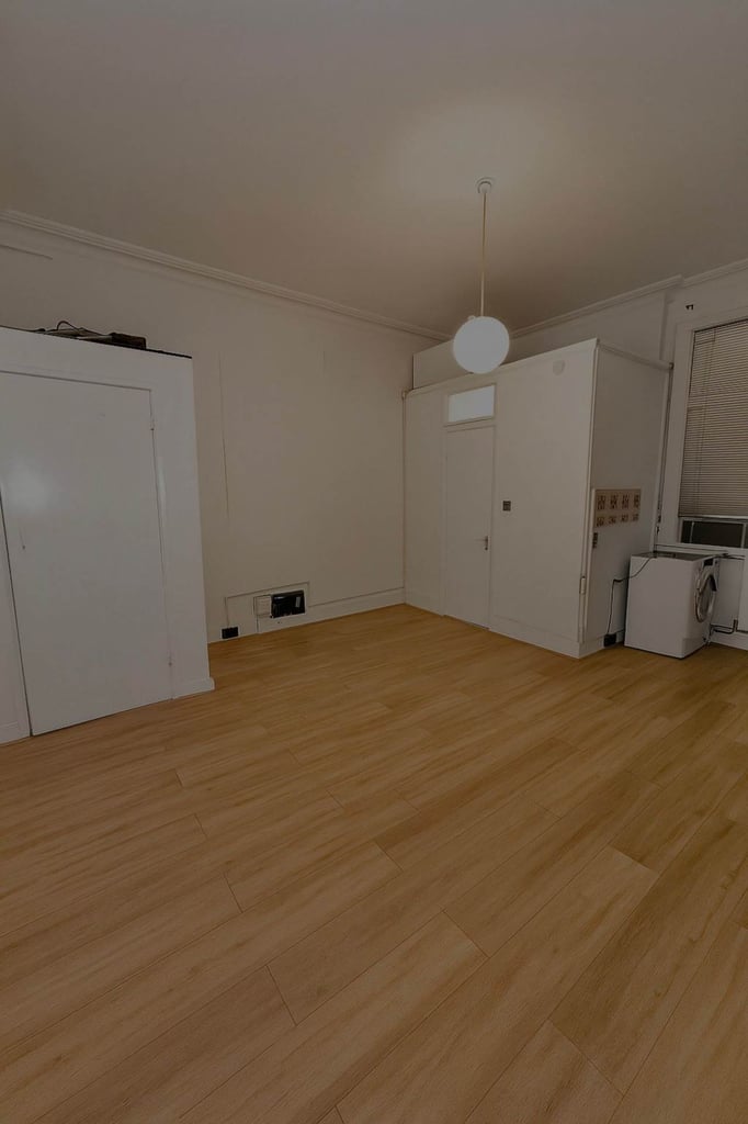 image for 1 bedroom flat in Sutton Court, London