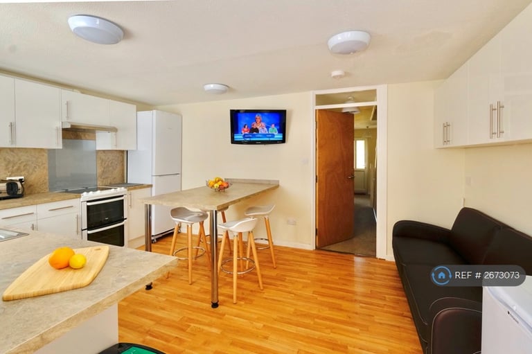 4 bedroom house in Millfield Close, Chichester, PO19 (4 bed) (#2673073)