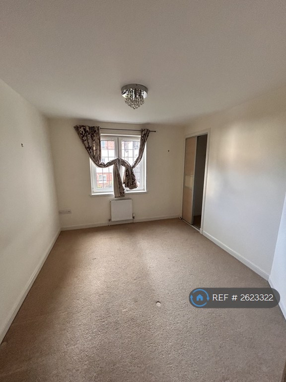 3 bedroom flat in Chesterfield Gardens, Glasgow, G12 (3 bed) (#2623322)