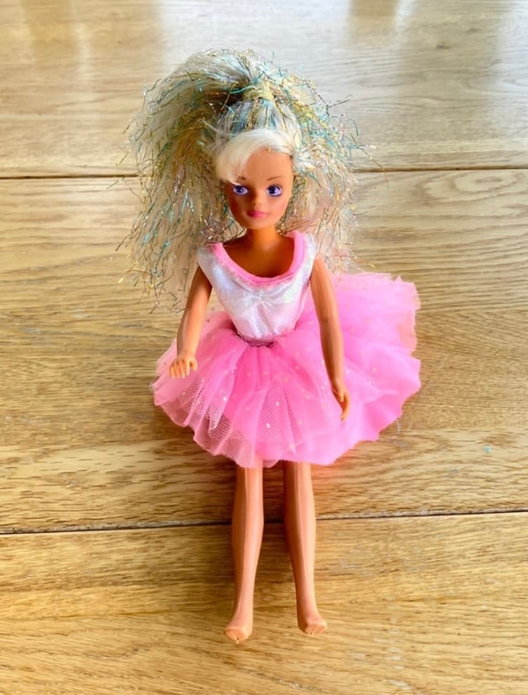 Free with any purchase over £10 -      12 DOLLS 