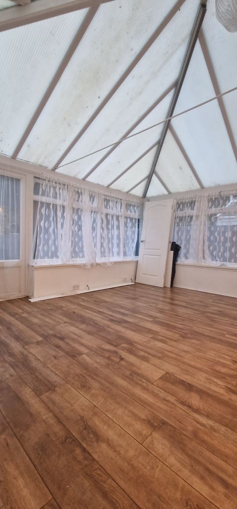 A Large 6 bedrooms, decent property for rent in Gillingham 