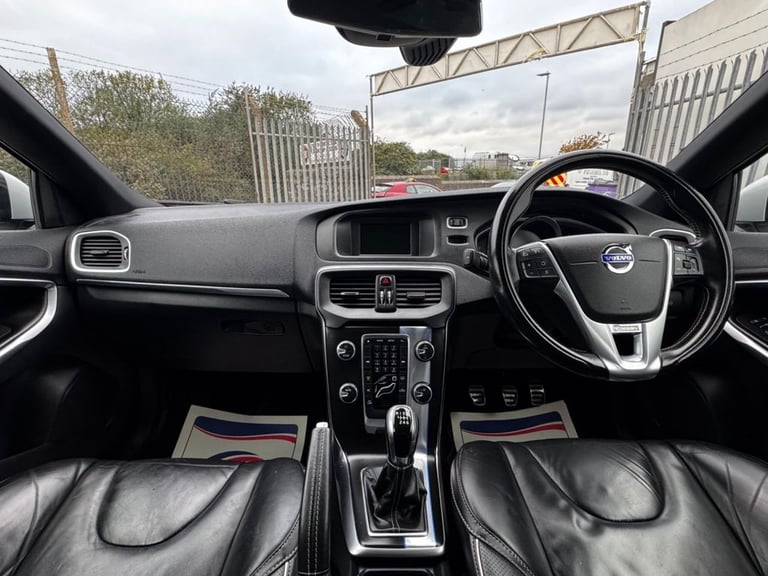 2015 15 VOLVO V40 1.6 D2 R-DESIGN LUX HATCHBACK 5DR DIESEL MANUAL EURO 5 (S/S) (