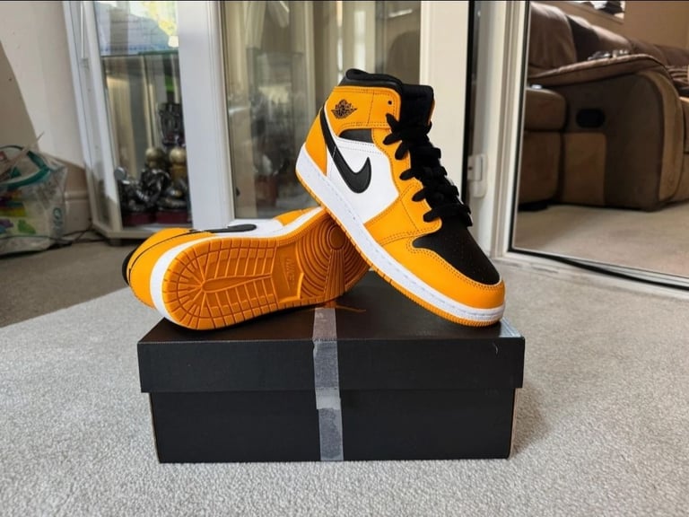 Nike Air Jordan 1 Mid Taxi