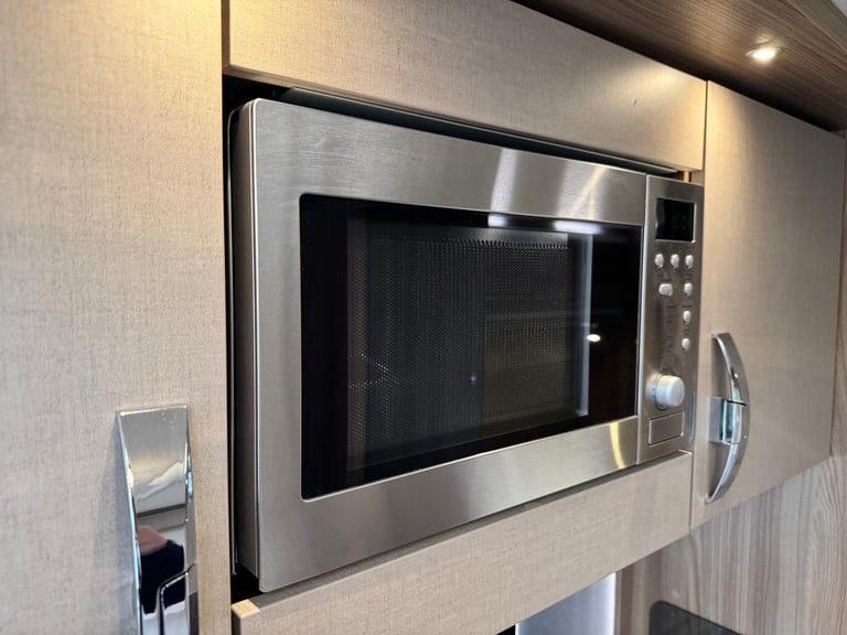 SWIFT CHALLENGER EVOLUTION 580 2016 MODEL 4 BERTH ISLAND BED TOURING CARAVAN