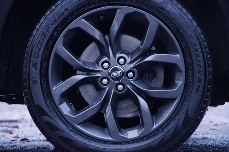 2019 Land Rover Discovery Sport 2.0 TD4 Landmark SUV 5dr Diesel Auto 4WD Euro 6 (s/s) (180 ps) ES...