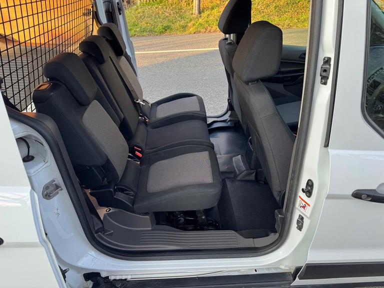 Ford Transit Connect 5 Seat Crewvan, Kombi .A/C, MSRT alloys, EU6