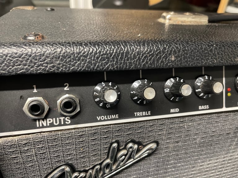 Fender Frontman 212r guitar amplifier Combo 2x12 100watt Speakers 2 Channel