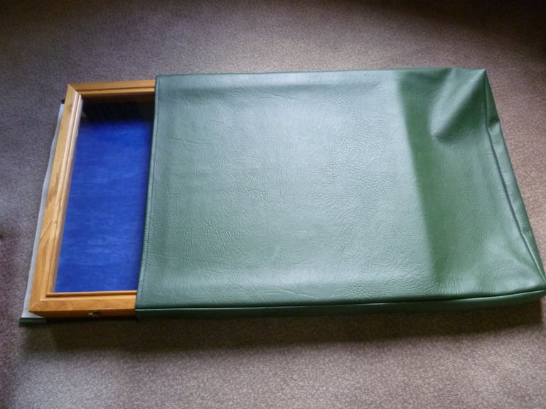 Display frames for collectibles