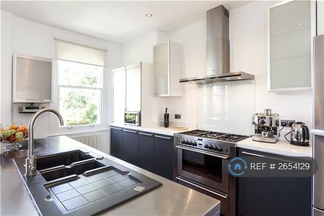 2 bedroom flat in Cambridge Gardens, London, W10 (2 bed) (#2654129)