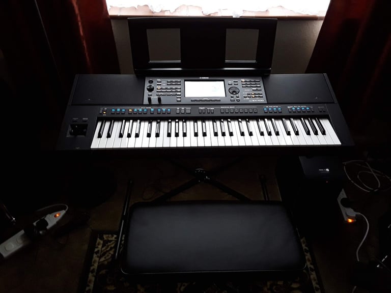 Yamaha PSR SX-700 Workstation Keyboard