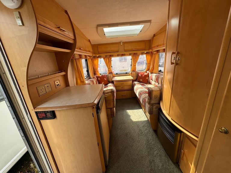 ⭐️ 2004 BAILEY PAGEANT MAJESTIC ⭐️ 2 BERTH TOURING CARAVAN ⭐️