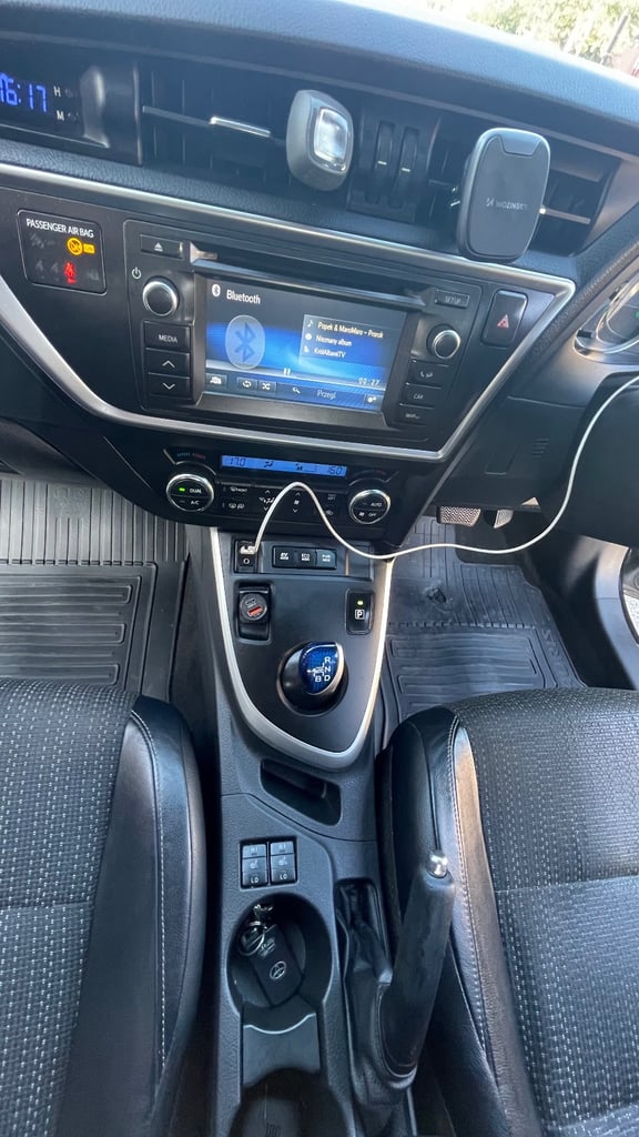 Toyota Auris Hybrid 1.8 EXCEL VVT-I CVT Automatic FIRST OWNER NEW BATTERY