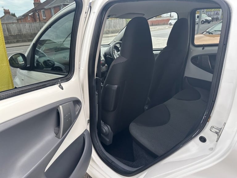 2011 Toyota AYGO 1.0 VVT-i Go Hatchback 5dr Petrol Manual Euro 5 (67 ps) Hatchback Petrol Manual