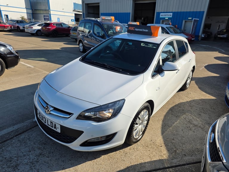 2013 Vauxhall Astra 1.7 CDTi 16V ecoFLEX Exclusiv 5dr [99g/km] [SS] HATCHBACK Diesel Manual