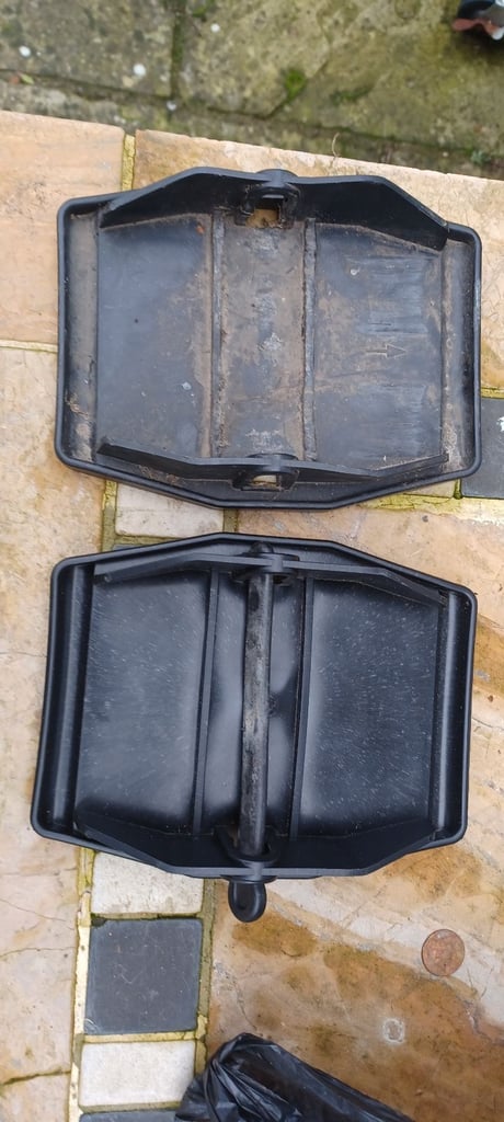 Caravan corner support foot