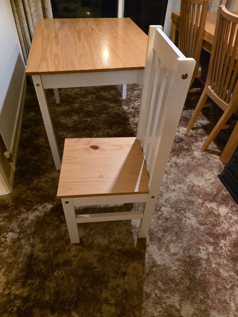 Wooden table and 4 matching chairs