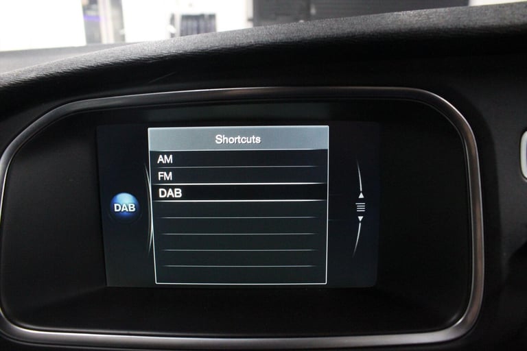 2016 Volvo V40 1.5 T2 R-Design Pro Auto Euro 6 (s/s) 5dr HATCHBACK Petrol Automatic