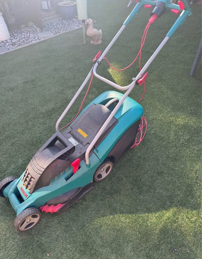 BOSCH Rotak 36 Ergoflex Electric Lawn Mower 36cm Cut Width with Collection Box