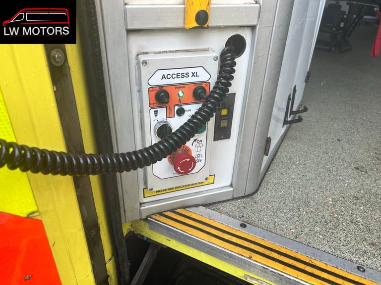 MERCEDES BENZ SPRINTER 519 CDI DIRECT EX AMBULANCE SERIVICS 2017 17 REG EURO 6