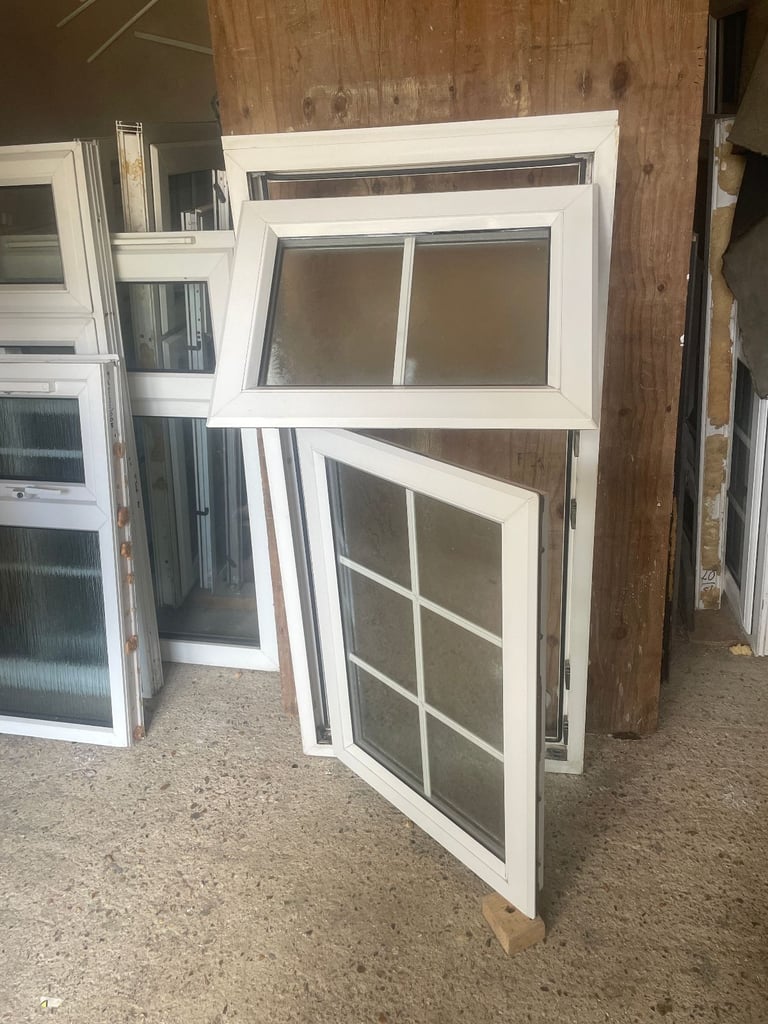 H 131/133 x W 64 cm -  BEAUTIFUL GEORGIAN UPVC DOUBLE GLAZED WINDOW - OBSCURE GLASS (REF: SJ445)