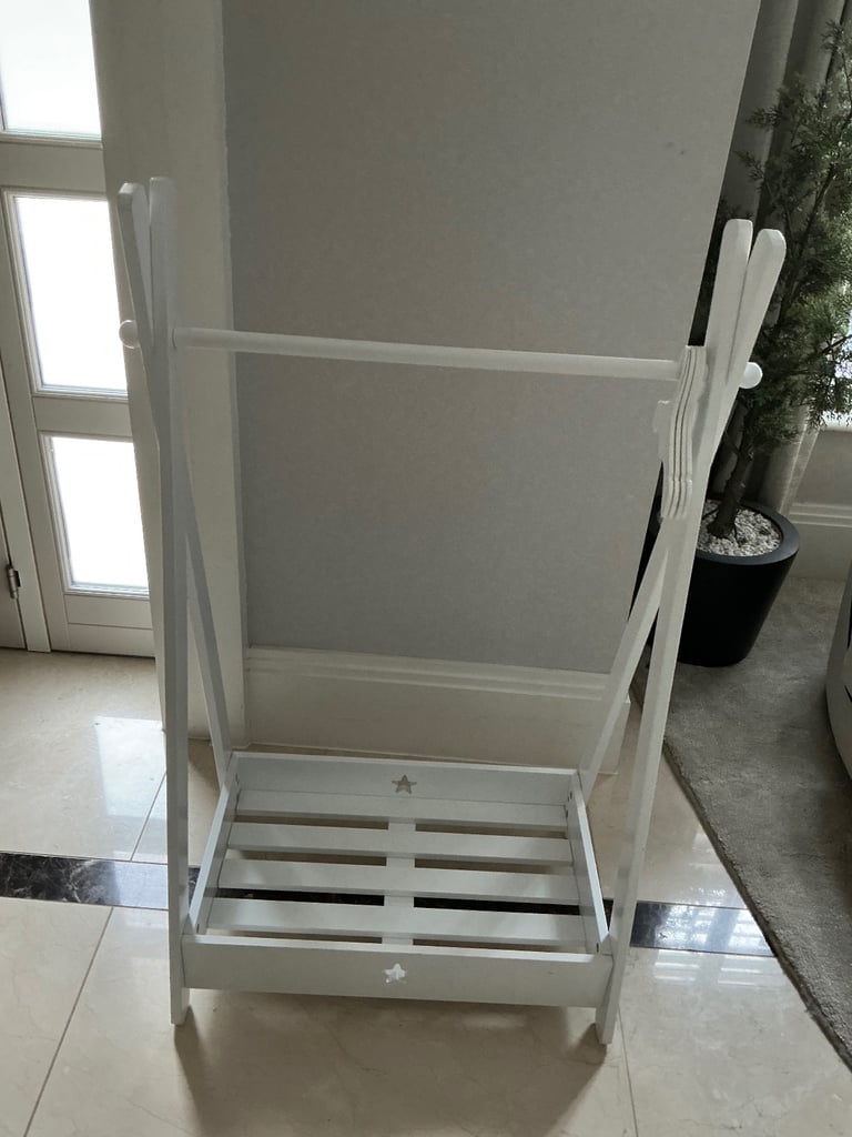  Children’s clothes rail
