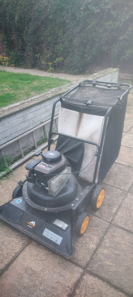 Leaf & Litter petrol Vacuum. McCulloch 4076 vac 