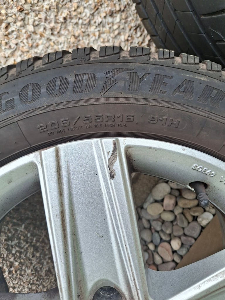 Wheel Rims & Tyres in Excellent Condition