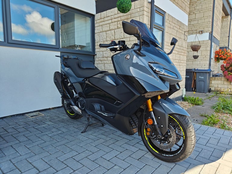 YAMAHA TMAX TECH MAX 560 - FULLY LOADED - STUNNING EXAMPLE 2022-XP560D
