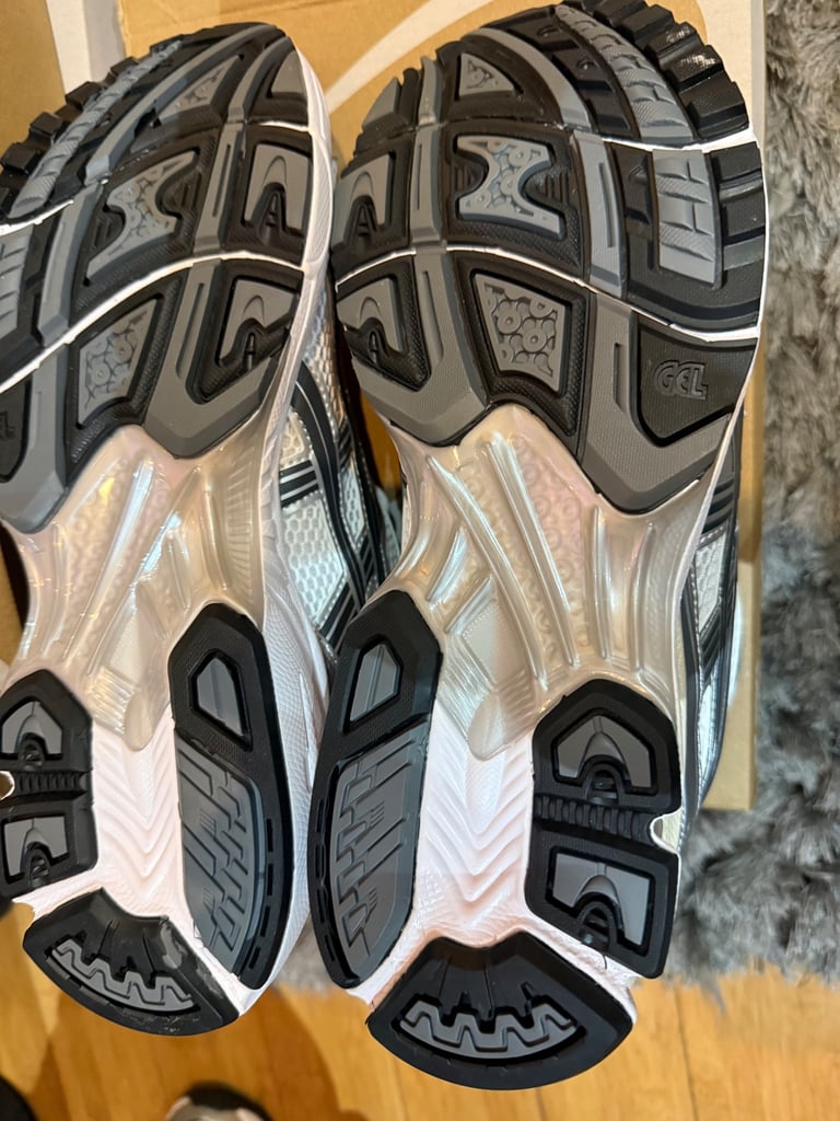 asics kayano 14 white/graphite grey