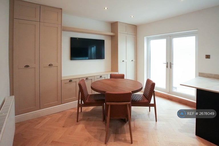 3 bedroom house in Broomhall Road, Swinton. Manchester, M27 (3 bed) (#2678049)