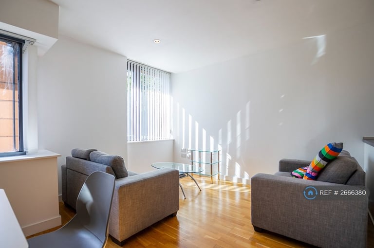 2 bedroom flat in Rice Street, Manchester, M3 (2 bed) (#2666380)